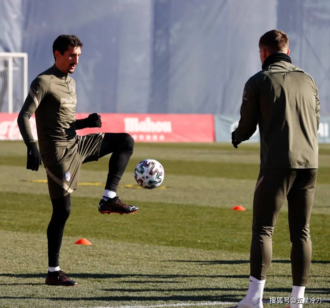 包含科莫抢分底线战胜对手实现胜利的词条