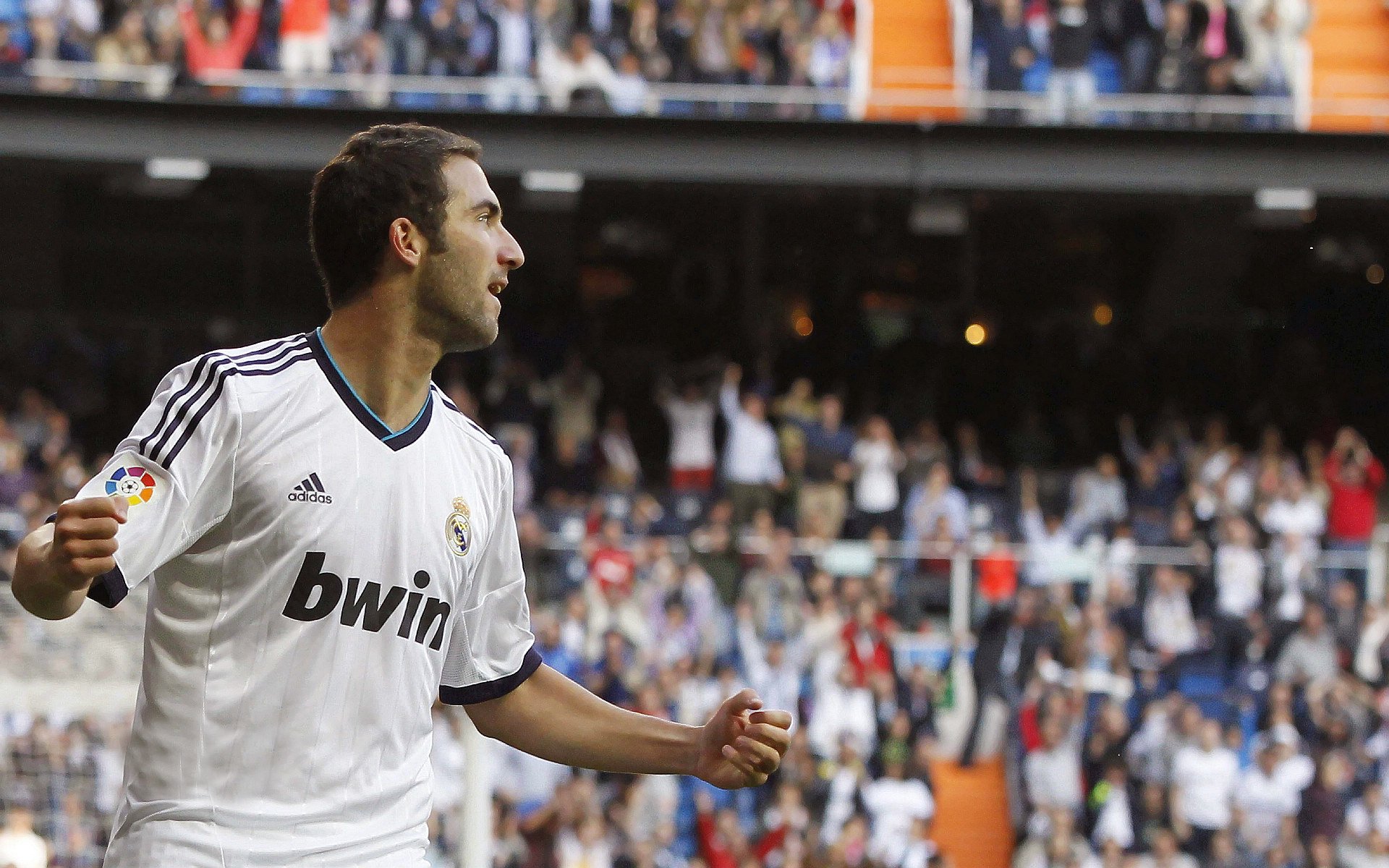 基米希存在感拉满，突尼斯淘汰赛过关AC米兰，足球世界的平行宇宙与战术启示